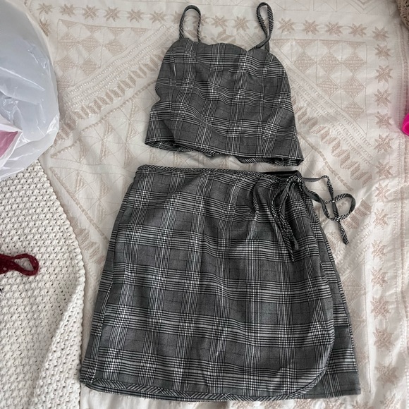 Honey Punch Gray gingham skirt set - Picture 3 of 10